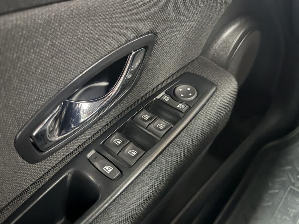 Renault Fluence I Рестайлинг с пробегом 2014 года, цена 950 000 рублей, 121989 км, седан, Автокод Объявления