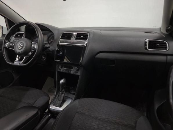Volkswagen Polo V Рестайлинг с пробегом 2018 года, цена 1 030 000 рублей, 214004 км, седан, Автокод Объявления