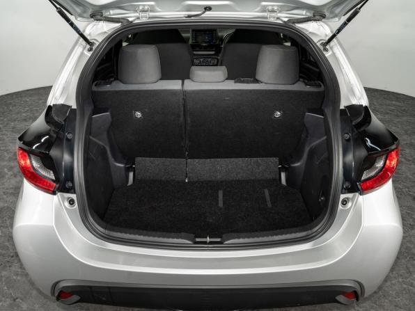 Toyota Yaris IV с пробегом 2021 года, цена 1 070 500 рублей, 100650 км, хэтчбек, Автокод Объявления