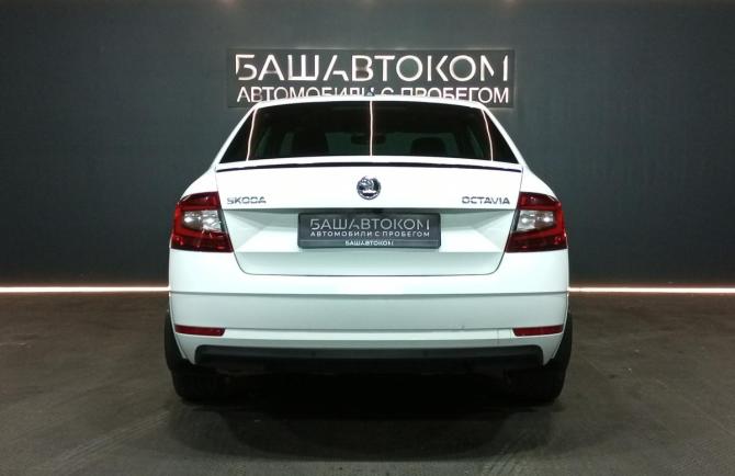Skoda Octavia III (A7) Рестайлинг с пробегом 2017 года, цена 2 299 000 рублей, 37787 км, лифтбек, Автокод Объявления