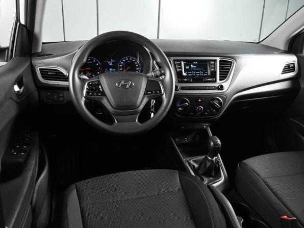 Hyundai Solaris II Рестайлинг с пробегом 2021 года, цена 1 635 000 рублей, 90179 км, седан, Автокод Объявления