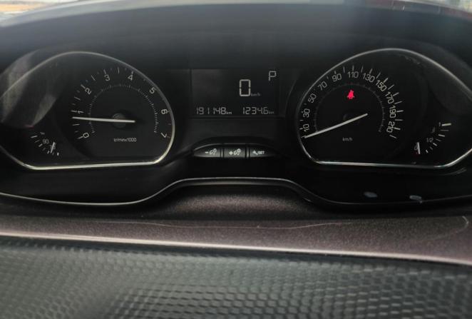 Peugeot 2008 I с пробегом 2014 года, цена 685 000 рублей, 190971 км, внедорожник, Автокод Объявления