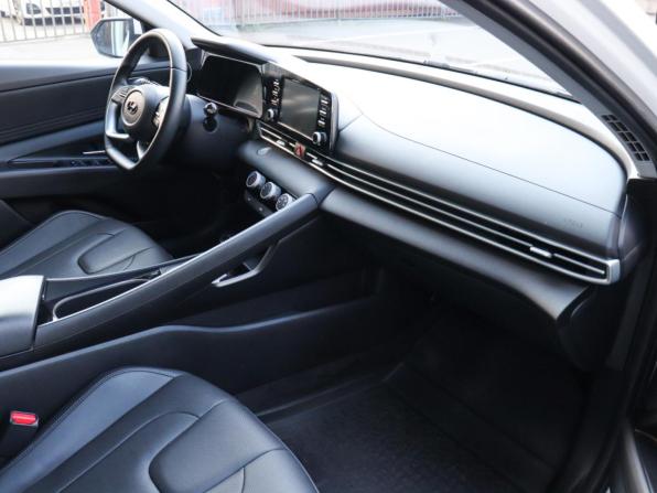 Hyundai Elantra VII (CN7) Рестайлинг с пробегом 2023 года, цена 2 177 000 рублей, 40000 км, седан, Автокод Объявления