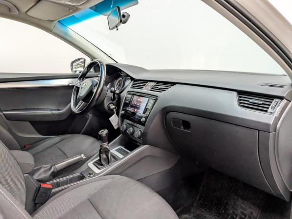 Skoda Octavia III (A7) Рестайлинг с пробегом 2017 года, цена 1 415 000 рублей, 206189 км, универсал, Автокод Объявления