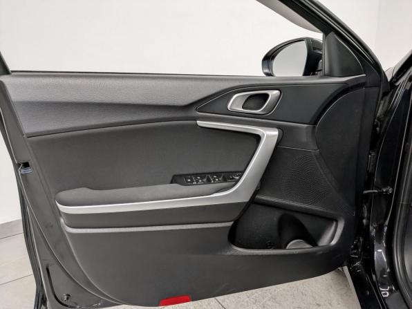 Kia Ceed III Рестайлинг с пробегом 2021 года, цена 2 150 000 рублей, 68212 км, универсал, Автокод Объявления