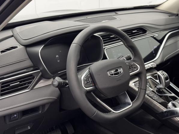 Geely Atlas Pro с пробегом 2023 года, цена 2 499 000 рублей, 5033 км, внедорожник, Автокод Объявления