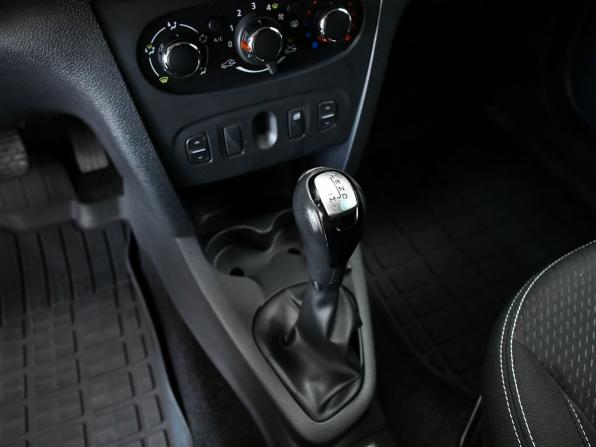 Renault Logan II Рестайлинг с пробегом 2020 года, цена 927 000 рублей, 108912 км, седан, Автокод Объявления