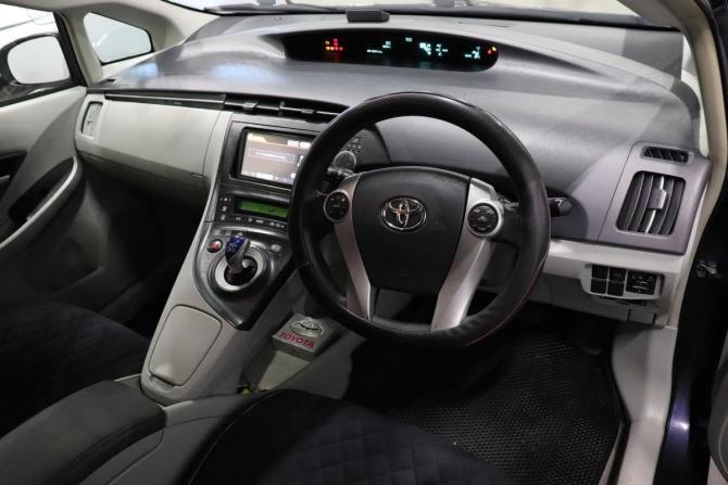 Toyota Prius III (XW30) с пробегом 2011 года, цена 900 000 рублей, 257814 км, лифтбек, Автокод Объявления