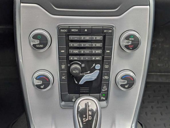 Volvo XC70 II Рестайлинг с пробегом 2015 года, цена 2 195 000 рублей, 206883 км, универсал, Автокод Объявления