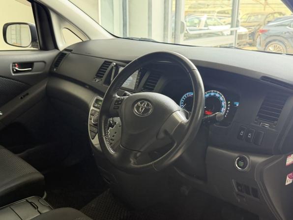 Toyota ISis I Рестайлинг с пробегом 2010 года, цена 1 150 000 рублей, 117522 км, компактвэн, Автокод Объявления