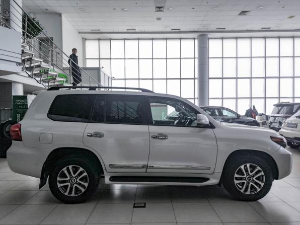 Toyota Land Cruiser 200 Series Рестайлинг 1 с пробегом 2015 года, цена 4 250 000 рублей, 250000 км, внедорожник, Автокод Объявления