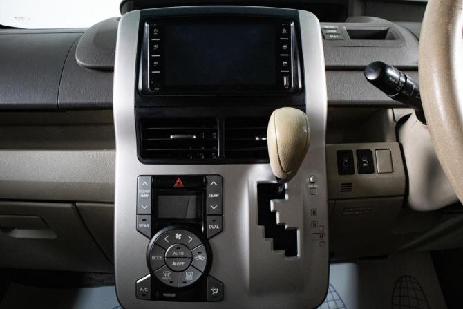 Toyota Noah II (R70) с пробегом 2009 года, цена 1 299 000 рублей, 123500 км, минивэн, Автокод Объявления