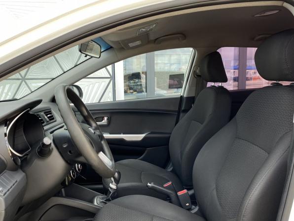 Kia Rio III Рестайлинг с пробегом 2015 года, цена 949 000 рублей, 135591 км, хэтчбек, Автокод Объявления