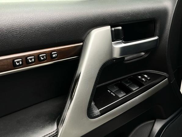 Toyota Land Cruiser 200 Series Рестайлинг 2 с пробегом 2015 года, цена 5 690 000 рублей, 130062 км, внедорожник, Автокод Объявления