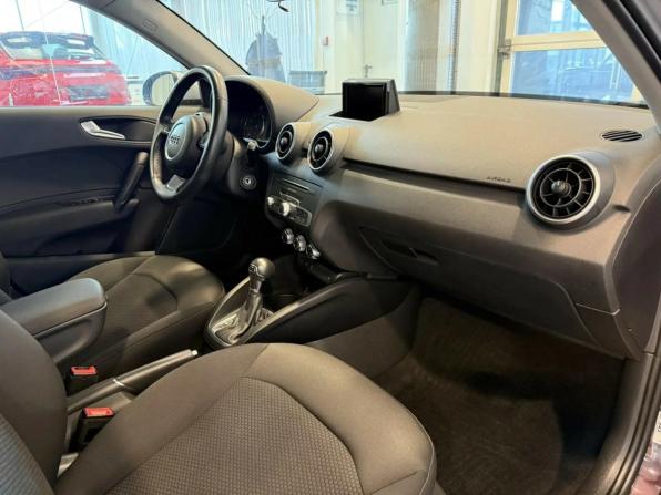 Audi A1 I (8X) Рестайлинг с пробегом 2015 года, цена 1 150 000 рублей, 150219 км, хэтчбек, Автокод Объявления