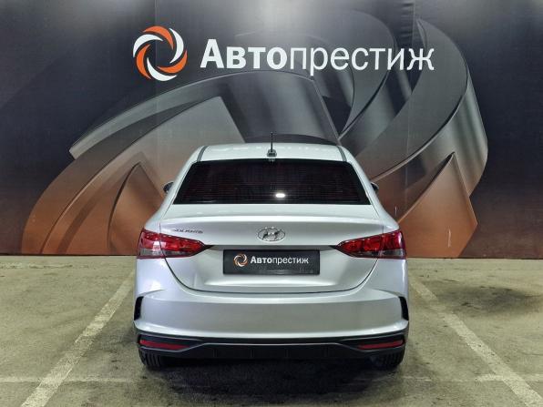 Hyundai Solaris II Рестайлинг с пробегом 2021 года, цена 1 555 000 рублей, 73860 км, седан, Автокод Объявления