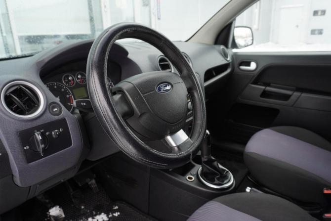 Ford Fusion I Рестайлинг с пробегом 2009 года, цена 379 000 рублей, 195809 км, хэтчбек, Автокод Объявления