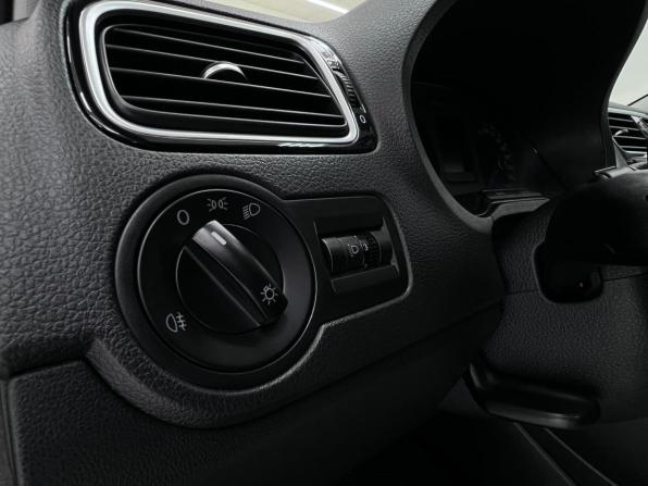 Volkswagen Polo V Рестайлинг с пробегом 2019 года, цена 1 630 000 рублей, 57888 км, седан, Автокод Объявления
