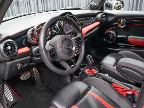 Mini Hatch III (F55/F56) Рестайлинг 2 с пробегом 2021 года, цена 4 149 000 рублей, 5607 км, хэтчбек, Автокод Объявления