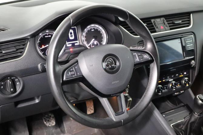 Skoda Octavia III (A7) Рестайлинг с пробегом 2017 года, цена 1 399 000 рублей, 177000 км, лифтбек, Автокод Объявления