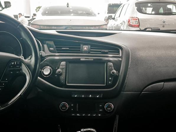 Kia Ceed II Рестайлинг с пробегом 2018 года, цена 1 350 000 рублей, 127730 км, хэтчбек, Автокод Объявления