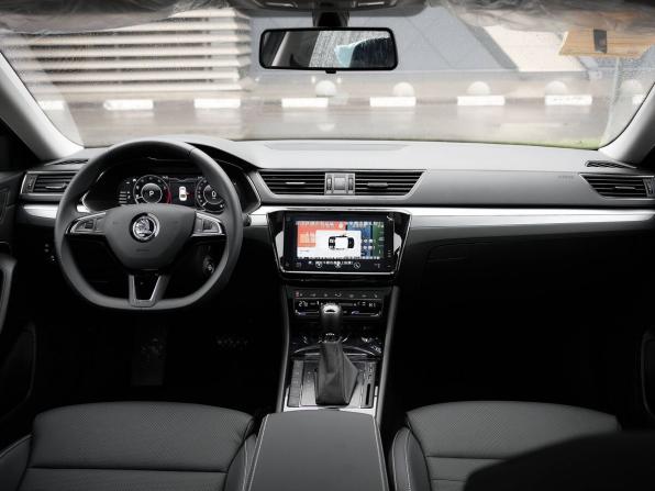 Skoda Superb III Рестайлинг с пробегом 2025 года, цена 3 450 000 рублей, 38 км, лифтбек, Автокод Объявления