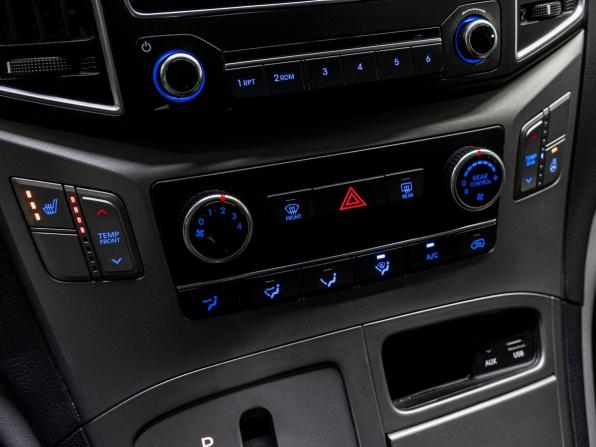 Hyundai H-1 II Рестайлинг с пробегом 2016 года, цена 2 409 000 рублей, 184210 км, минивэн, Автокод Объявления