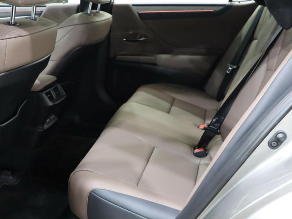 Lexus ES VII Рестайлинг 2 с пробегом 2025 года, цена 5 590 000 рублей, 5755 км, седан, Автокод Объявления