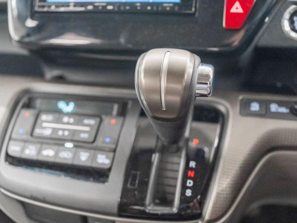 Honda Stepwgn V Рестайлинг с пробегом 2019 года, цена 1 700 000 рублей, 62809 км, минивэн, Автокод Объявления