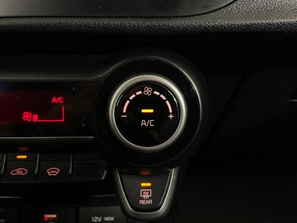 Kia Rio IV Рестайлинг с пробегом 2021 года, цена 1 522 000 рублей, 125202 км, хэтчбек, Автокод Объявления