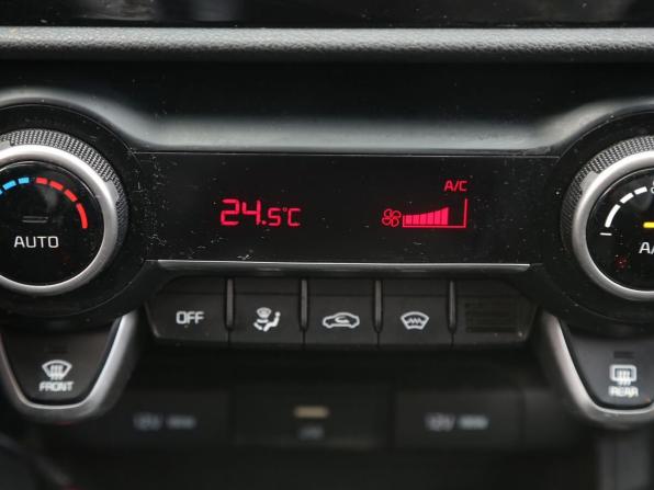 Kia Rio IV Рестайлинг с пробегом 2020 года, цена 1 715 000 рублей, 75000 км, хэтчбек, Автокод Объявления