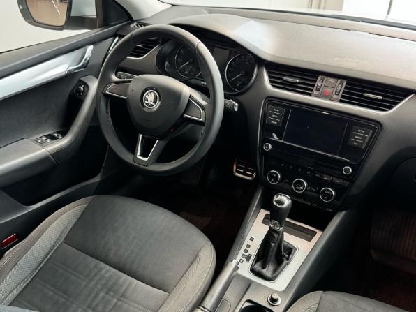 Skoda Octavia III (A7) Рестайлинг с пробегом 2017 года, цена 1 470 000 рублей, 146000 км, лифтбек, Автокод Объявления