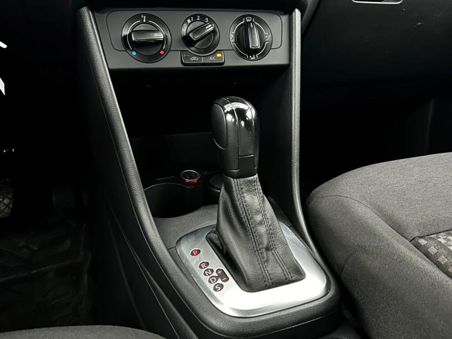 Volkswagen Polo V Рестайлинг Санкт-Петербург  - изображение 15