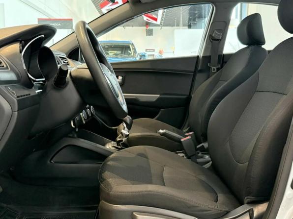 Kia Rio III Рестайлинг с пробегом 2017 года, цена 1 049 000 рублей, 110733 км, седан, Автокод Объявления