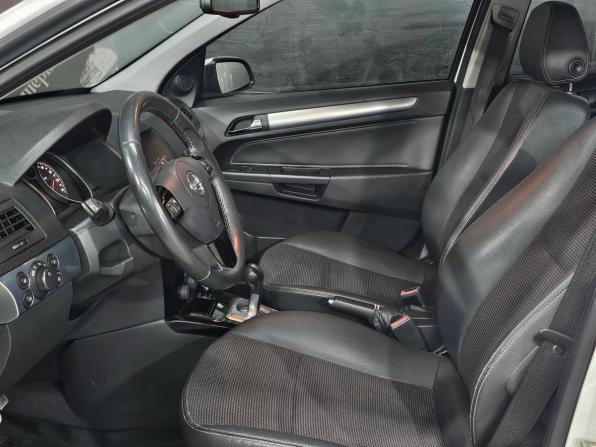 Opel Astra H Рестайлинг с пробегом 2009 года, цена 700 000 рублей, 124013 км, хэтчбек, Автокод Объявления