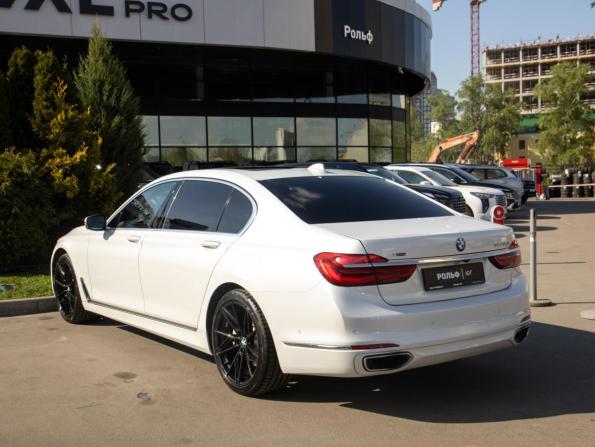 BMW 7 серии VI (G11/G12) с пробегом 2015 года, цена 2 928 000 рублей, 141480 км, седан, Автокод Объявления