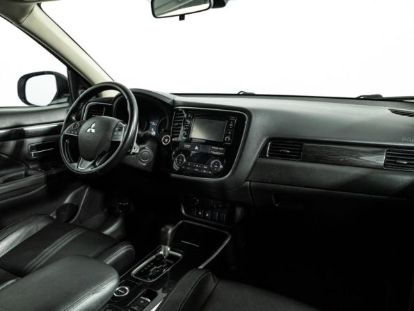 Mitsubishi Outlander III Рестайлинг 2 с пробегом 2017 года, цена 1 869 585 рублей, 132518 км, внедорожник, Автокод Объявления