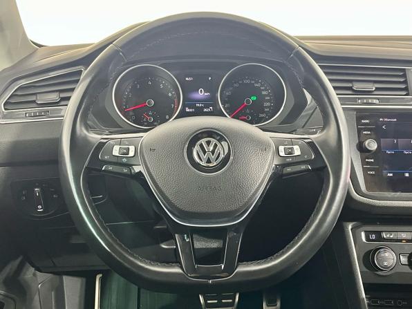 Volkswagen Tiguan II с пробегом 2019 года, цена 2 790 000 рублей, 98330 км, внедорожник, Автокод Объявления