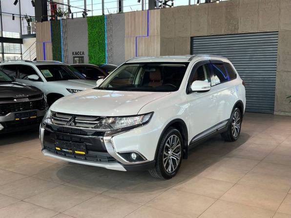 Mitsubishi Outlander III Рестайлинг 3 с пробегом 2018 года, цена 1 920 000 рублей, 189293 км, внедорожник, Автокод Объявления