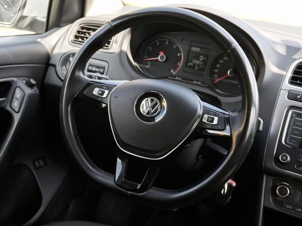 Volkswagen Polo V Рестайлинг с пробегом 2019 года, цена 1 048 000 рублей, 160780 км, седан, Автокод Объявления