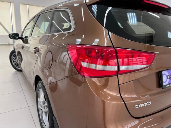 Kia Ceed II Рестайлинг с пробегом 2016 года, цена 1 350 000 рублей, 104552 км, универсал, Автокод Объявления