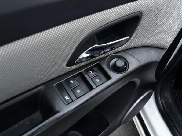 Chevrolet Cruze I Рестайлинг с пробегом 2013 года, цена 700 000 рублей, 176000 км, хэтчбек, Автокод Объявления