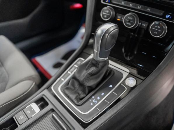 Volkswagen Golf VII с пробегом 2015 года, цена 1 300 000 рублей, 68411 км, хэтчбек, Автокод Объявления