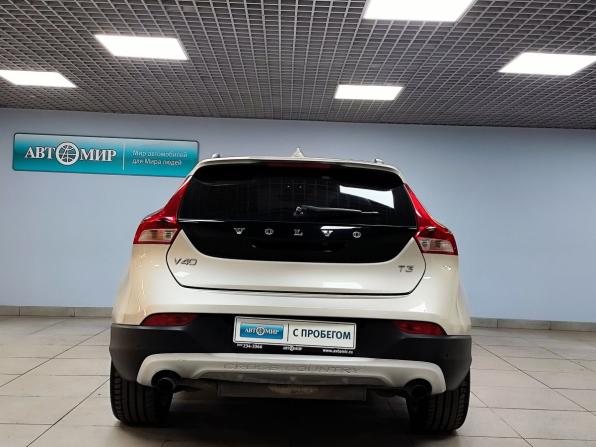 Volvo V40 Cross Country I Рестайлинг с пробегом 2017 года, цена 1 499 000 рублей, 145271 км, хэтчбек, Автокод Объявления