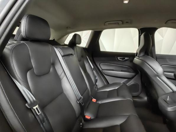 Volvo XC60 II Рестайлинг с пробегом 2021 года, цена 4 050 000 рублей, 100673 км, внедорожник, Автокод Объявления