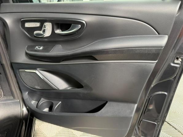 Mercedes-Benz V-Класс III (W447) Рестайлинг 2 с пробегом 2024 года, цена 12 220 000 рублей, 7900 км, минивэн, Автокод Объявления