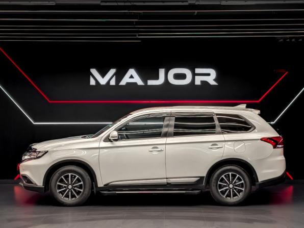 Mitsubishi Outlander III Рестайлинг 2 с пробегом 2018 года, цена 1 900 000 рублей, 71986 км, внедорожник, Автокод Объявления