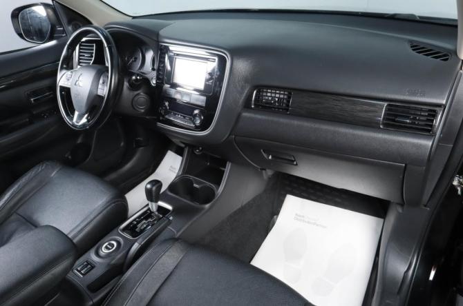 Mitsubishi Outlander III Рестайлинг 2 с пробегом 2016 года, цена 1 659 000 рублей, 214000 км, внедорожник, Автокод Объявления