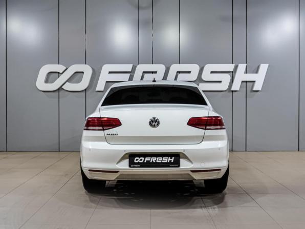 Volkswagen Passat B8 с пробегом 2018 года, цена 1 699 000 рублей, 158224 км, седан, Автокод Объявления