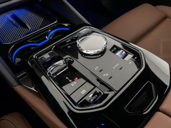 BMW 5 серии VIII (G60/G61/G68) с пробегом 2023 года, цена 7 735 000 рублей, 7301 км, седан, Автокод Объявления